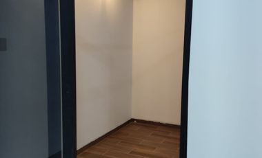 VENDO CASA DE ESTRENO  EN LA ENTRADA DE BOULEVARD