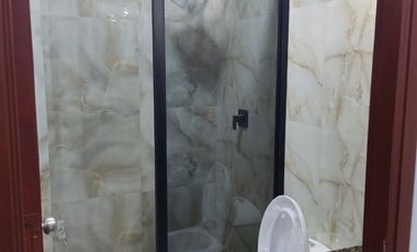 VENDO CASA DE ESTRENO  EN LA ENTRADA DE BOULEVARD