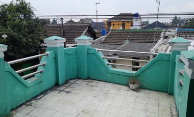 Rumah Hook 2 Lantai Dekat Pasar Lama Serang