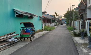 Rumah Hook 2 Lantai Dekat Pasar Lama Serang