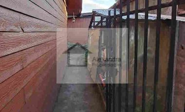 CASA REMODELADA  EN BARRIO RESIDENCIAL DE VALDIVIA Y CERCA DEL HOSPITAL