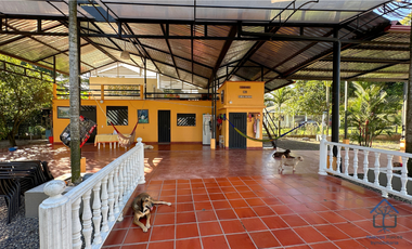 Casa campestre en parcelación con un increíble terreno