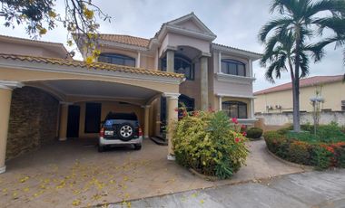 Samborondon, Vendo Hermosa Casa de 4 Dorm. con Piscina