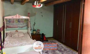 De Venta Hermosa Casa Remodelada con Área Verde, Challuabamba C1025