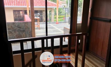 De Venta Hermosa Casa Remodelada con Área Verde, Challuabamba C1025