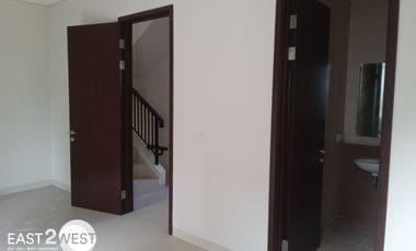 Disewakan Rumah Regentown BSD City Tangerang Bagus Cantik Nyaman Lokasi Sangat Strategis