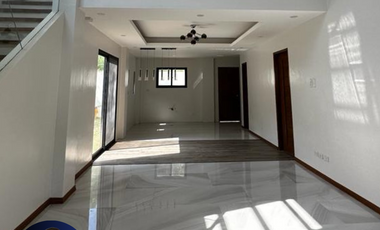 Twin Lakes House and Lot at 250 SQM in Domaine Le Jardin Batangas For Sale