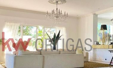 Beautiful House with Pool for Sale in Greenhills East, San Juan