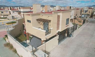 Hermosa casa con piscina climatizada Viñedos/Qavalta. CASA EN VENTA EN PACHUCA