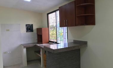 Departamento de alquiler en Mucho Lote 2, 3 dormitorios, patio.