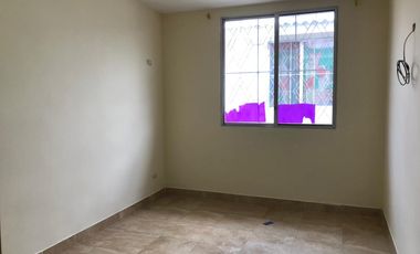 Departamento de alquiler en Mucho Lote 2, 3 dormitorios, patio.