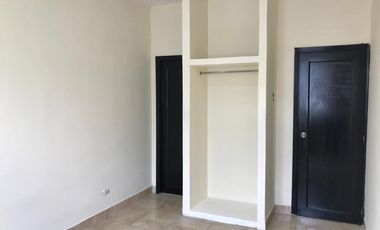 Departamento de alquiler en Mucho Lote 2, 3 dormitorios, patio.