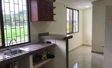 Departamento de alquiler en Mucho Lote 2, 3 dormitorios, patio.