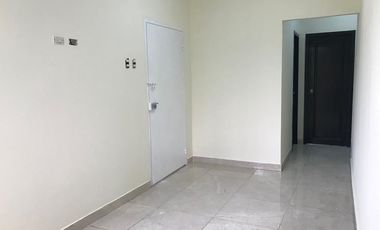 Departamento de alquiler en Mucho Lote 2, 3 dormitorios, patio.