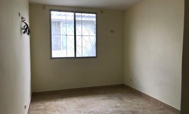 Departamento de alquiler en Mucho Lote 2, 3 dormitorios, patio.