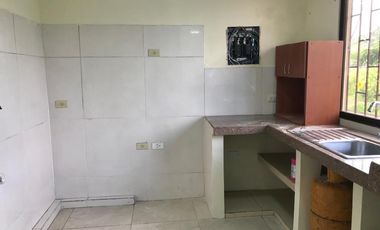 Departamento de alquiler en Mucho Lote 2, 3 dormitorios, patio.