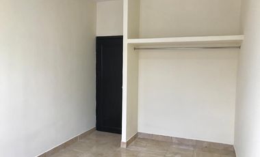 Departamento de alquiler en Mucho Lote 2, 3 dormitorios, patio.