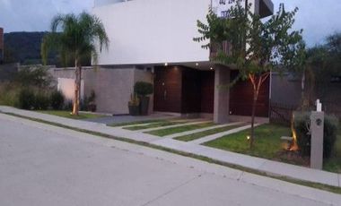 CASA MODERNA EN EL ENCINO CON ROOF GARDEN $4,090,000 CAMBIO ADMINISTRATIVO , BUEN LUGAR PARA SU RETIRO