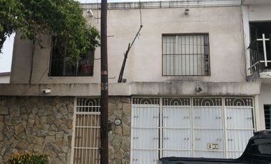 Rento casa en La Republica a 4 cuadras de Lazaro Cardenas, Monterrey