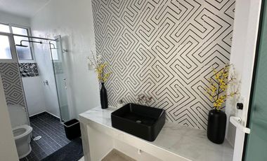 Venta de CASA LOS LAURELES con ALBERCA TOTALMENTE EQUIPADA con calefacción, servicios y amueblada.