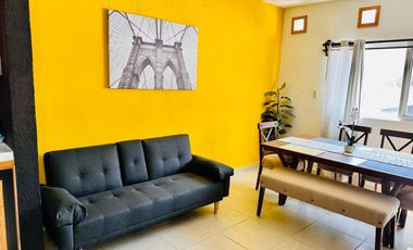 Venta de CASA LOS LAURELES con ALBERCA TOTALMENTE EQUIPADA con calefacción, servicios y amueblada.