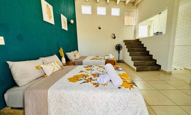 Venta de CASA LOS LAURELES con ALBERCA TOTALMENTE EQUIPADA con calefacción, servicios y amueblada.
