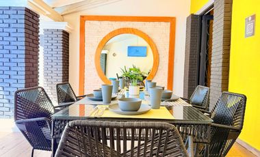 Venta de CASA LOS LAURELES con ALBERCA TOTALMENTE EQUIPADA con calefacción, servicios y amueblada.