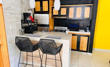 Venta de CASA LOS LAURELES con ALBERCA TOTALMENTE EQUIPADA con calefacción, servicios y amueblada.