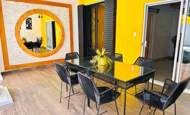 Venta de CASA LOS LAURELES con ALBERCA TOTALMENTE EQUIPADA con calefacción, servicios y amueblada.