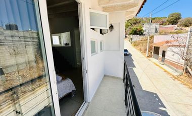 Venta de CASA LOS LAURELES con ALBERCA TOTALMENTE EQUIPADA con calefacción, servicios y amueblada.