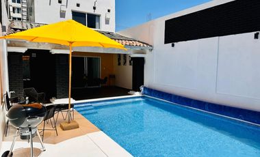 Venta de CASA LOS LAURELES con ALBERCA TOTALMENTE EQUIPADA con calefacción, servicios y amueblada.