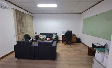 Disewakan kantor private office modern minimalis dengan fasilitas nyaman hanya 5 juta-an per bulan