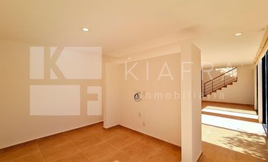 Residencia de Lujo con Jardín Amplio y Patio Techado: Elegancia y Confort