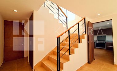 Residencia de Lujo con Jardín Amplio y Patio Techado: Elegancia y Confort