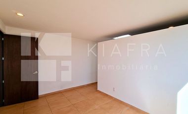 Residencia de Lujo con Jardín Amplio y Patio Techado: Elegancia y Confort