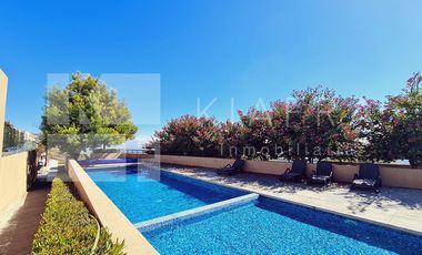 Residencia de Lujo con Jardín Amplio y Patio Techado: Elegancia y Confort