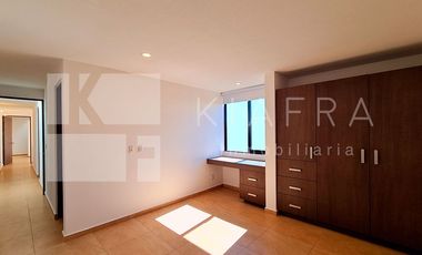 Residencia de Lujo con Jardín Amplio y Patio Techado: Elegancia y Confort