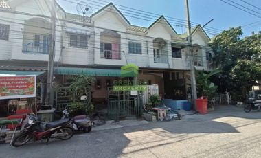 หมู่บ้าน มะลิวัลย์ บางเพรียง ขายด่วน ทาวน์เฮ้าส์ 2 ชั้น เนื้อที่ 19.20 ตร.ว ทำเลดี ต่อเติมครบ ราคาไม่แพง