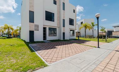 CASA EN VENTA EN XOCHITEPEC, MORELOS; MEX. 3 RECÁMARAS, ALBERCA, PET PARK, MULTI CANCHAS.