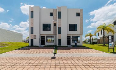 CASA EN VENTA EN XOCHITEPEC, MORELOS; MEX. 3 RECÁMARAS, ALBERCA, PET PARK, MULTI CANCHAS.