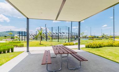 CASA EN VENTA EN XOCHITEPEC, MORELOS; MEX. 3 RECÁMARAS, ALBERCA, PET PARK, MULTI CANCHAS.