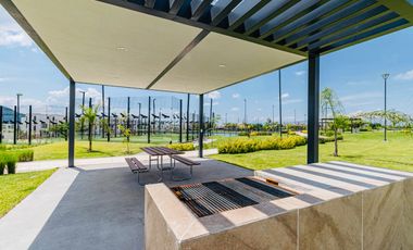 CASA EN VENTA EN XOCHITEPEC, MORELOS; MEX. 3 RECÁMARAS, ALBERCA, PET PARK, MULTI CANCHAS.