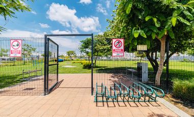 CASA EN VENTA EN XOCHITEPEC, MORELOS; MEX. 3 RECÁMARAS, ALBERCA, PET PARK, MULTI CANCHAS.