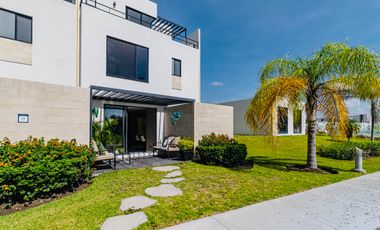 CASA EN VENTA EN XOCHITEPEC, MORELOS; MEX. 3 RECÁMARAS, ALBERCA, PET PARK, MULTI CANCHAS.