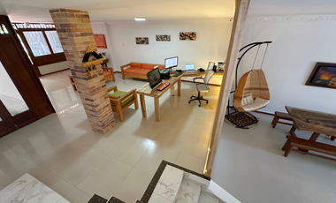 Casa gigante en el barrio caudal