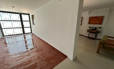 Casa gigante en el barrio caudal