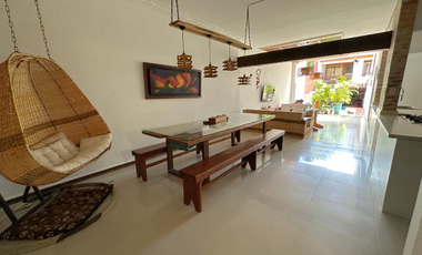 Casa gigante en el barrio caudal