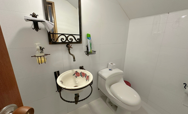 Casa gigante en el barrio caudal