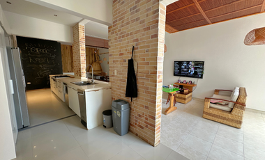 Casa gigante en el barrio caudal