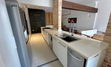 Casa gigante en el barrio caudal